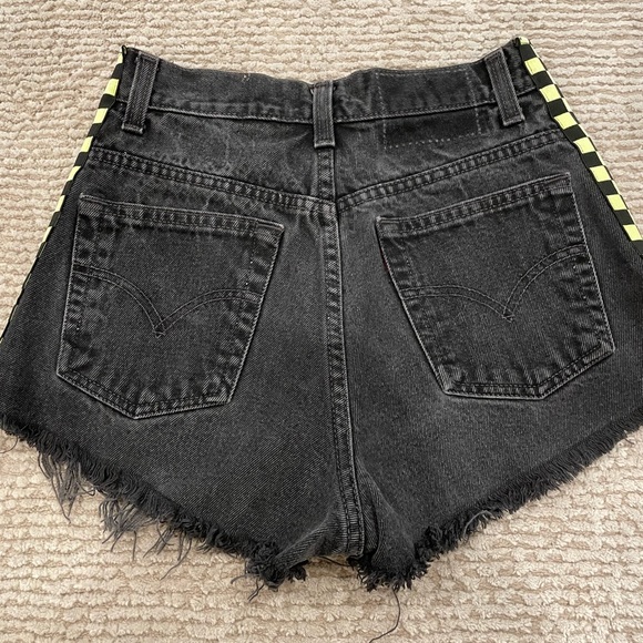 Levi’s 501 High-Rise Denim Shorts - Picture 4 of 11